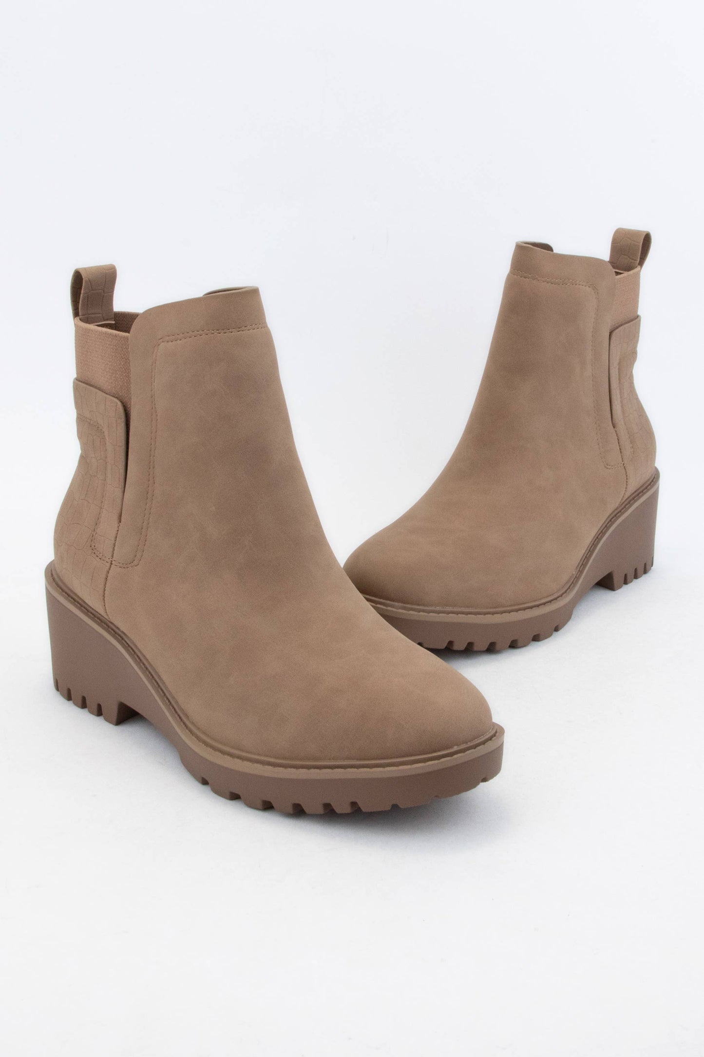 Chelsea Boots - Wedge Heeled